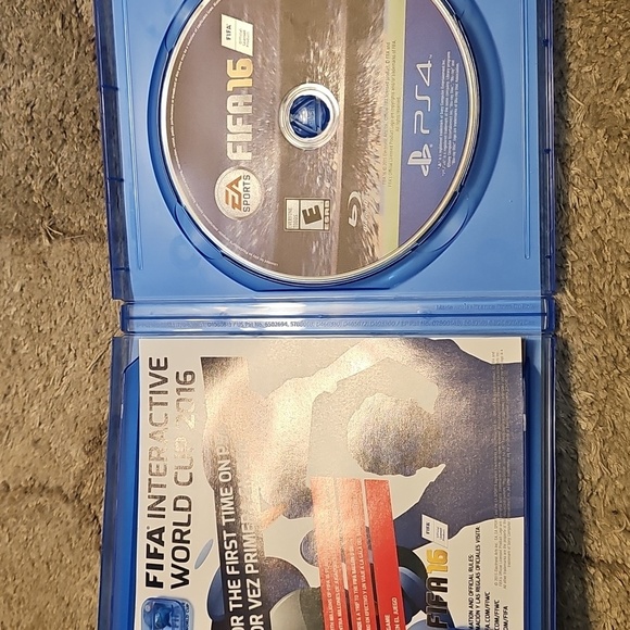 PS4 FIFA 16 - Picture 2 of 3